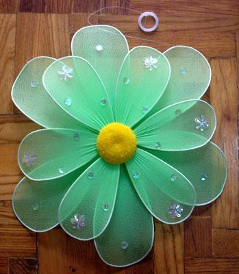 paper flowers for kids. The paper flowers are from