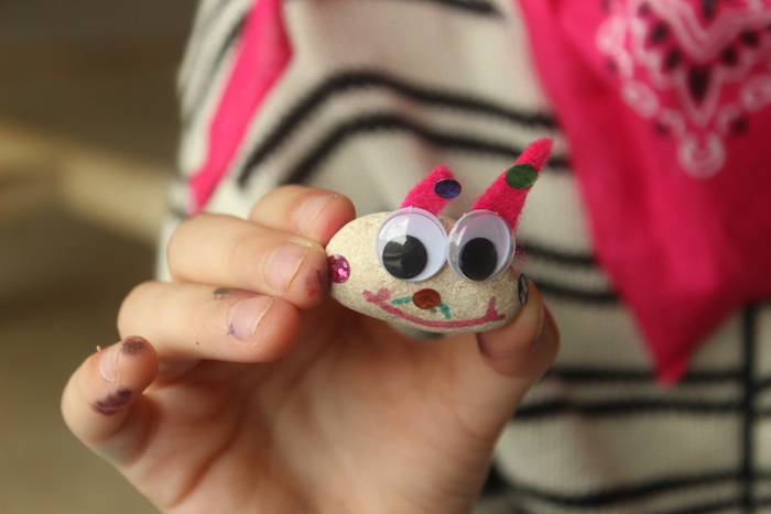 great afternoon activity for the kids - make your own stone pets